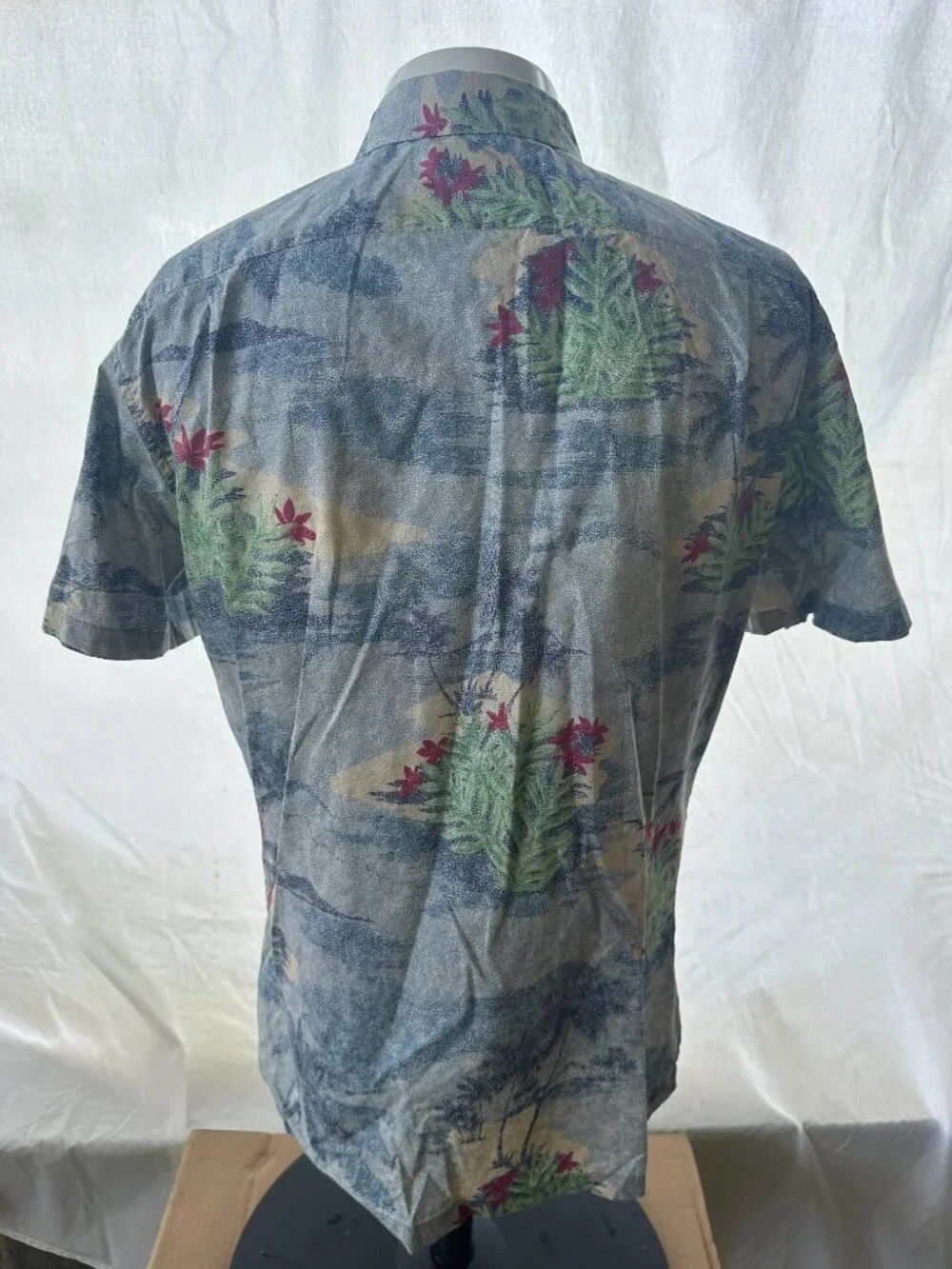 Tori Richard Men's Island Coconut Palm Tree Floral Pattern Hawaiian Shirt Size M